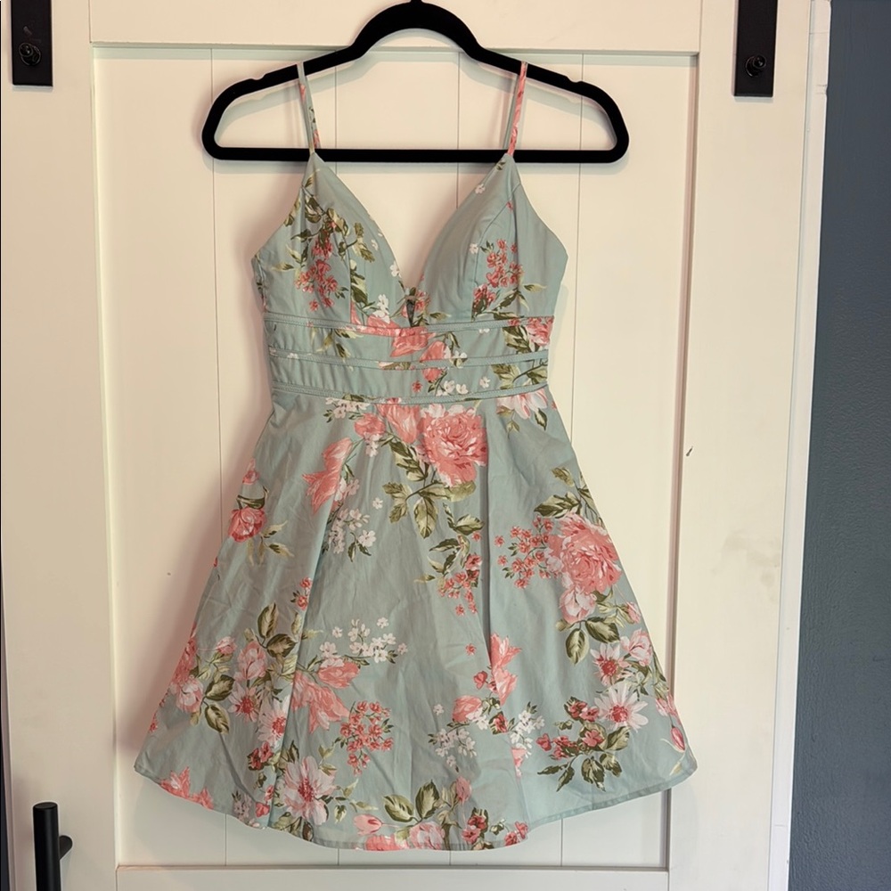 City Vibe Size 1 Floral Spaghetti Strap Dress